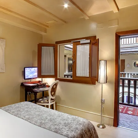 Sacristia De Santa Ana 3* Siviglia