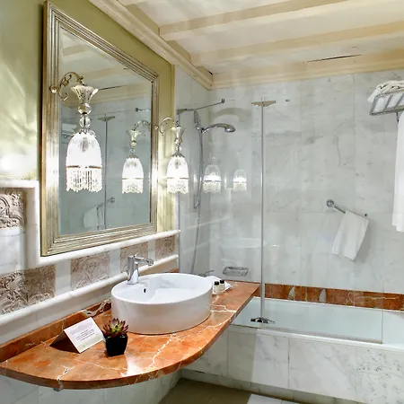 Hotel Sacristia De Santa Ana 3*