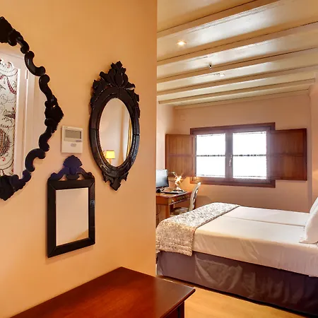 Sacristia De Santa Ana Hotel 3*